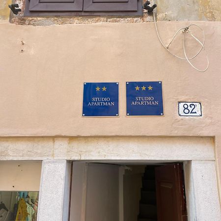 De Qua De La Studio Rovinj Eksteriør billede