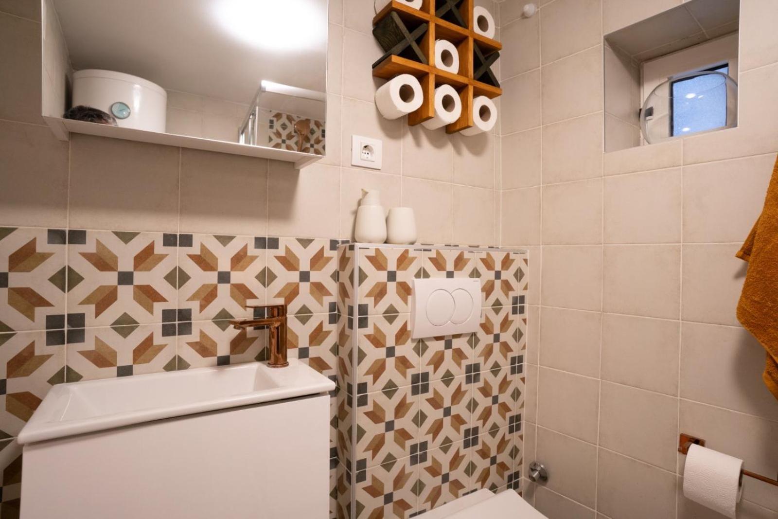 De Qua De La Studio Rovinj Eksteriør billede